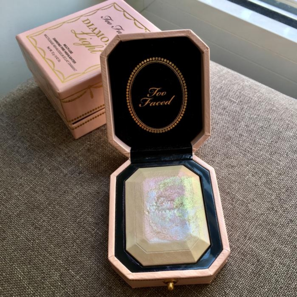 Too Faced Diamond Light Highlighter